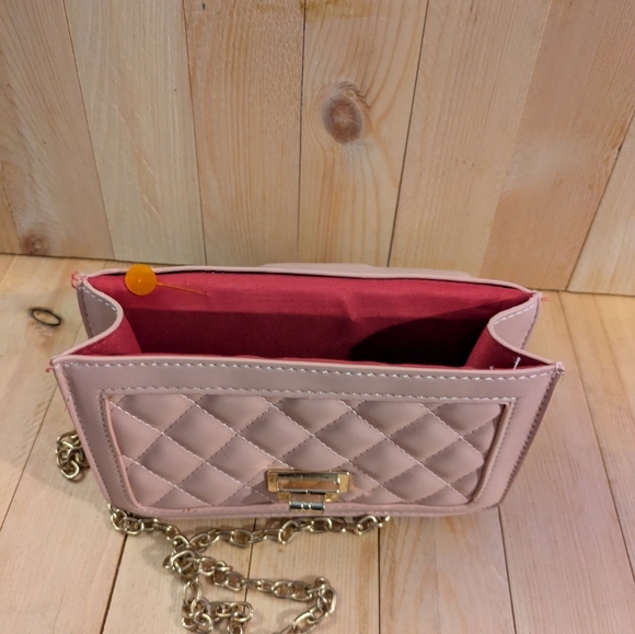 Quilted Pink Chain Shoulder Bag 7x5x2. - Picture 4 of 7